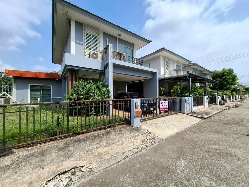 บ้านหลังมุม 50.1 ตร.วา ในศรีราชา เพียง 3.15 ล้าน มีสนามหญ้าข้างบ้าน จอดรถ 2 คัน 2
