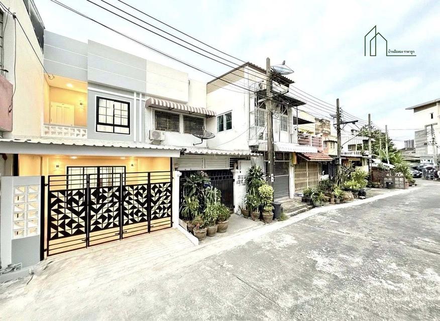ทาวน์เฮ้าส์ 2 ชั้น แต่งใหม่พร้อมอยู่ ซอยจรัญ 37 ใกล้ห้างแม็คโครจรัญ บางกอกน้อย 3
