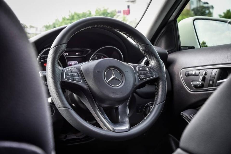 Mercedes-Benz GLA200 1.6 Urban AT 2018 รหัส CBL468 17