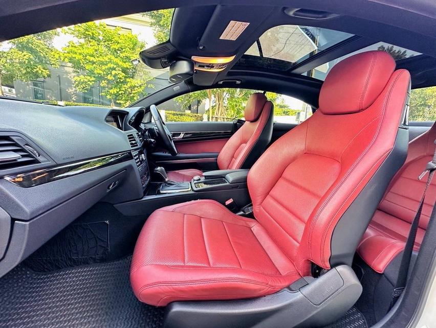 BENZ E250 COUPE AMG หลังคาแก้ว สีขาว เบาะแดง ปี 2012 อ็อฟชั่นเต็มสุดครับคันนี้ รูปที่ 10