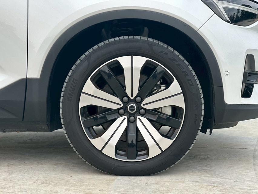 Volvo C40 TwinMotor 2023• Mileage: 28,000 km 8