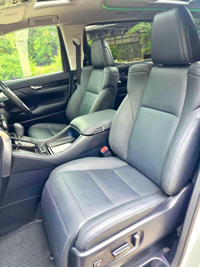 Toyota ALPHARD 2.5SC PACKAGE สีขาว ปี 2022 ไมล์ 20,000 กม.  9