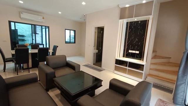 ให้เช่าทาวน์โฮม 3 ชั้น ย่านพัฒนาการตัดใหม่ Eigen Premium Townhome ซอยพัฒนาการ 99 เฟอร์ครบ 4 ห้องนอน ใกล้สวนหลวง ร.9  2