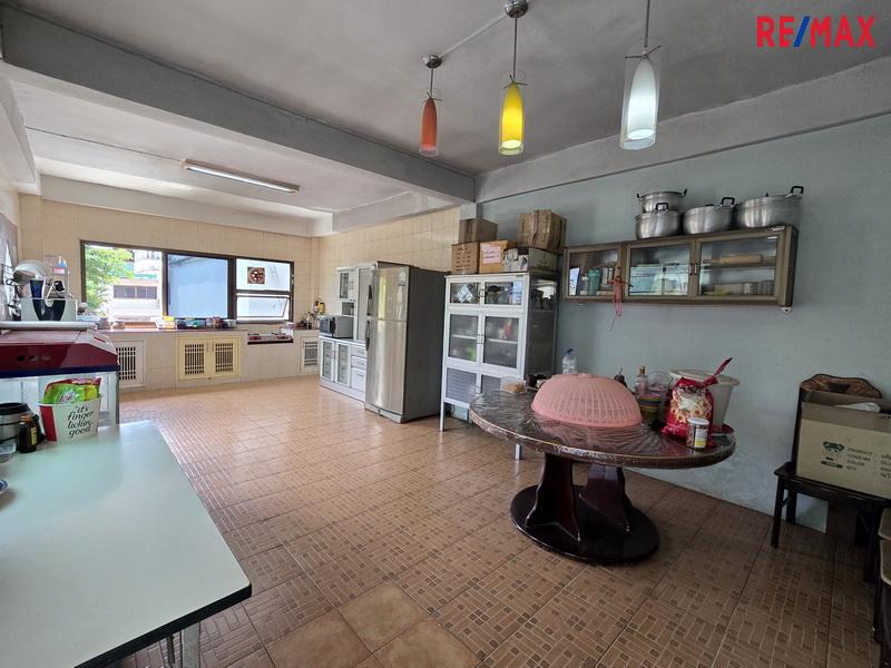 ขายอาคารพาณิชย์ 3.5 ชั้น 3 คูหา พระราม 2 ซอยสะแกงาม 35/3 พื้นที่ใหญ่ เหมาะทำธุรกิจ 12