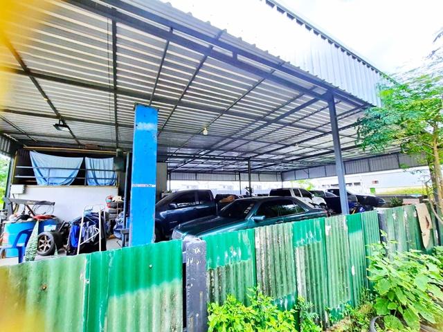 นิคมลาดกระบัง 1.96 กม. ถูกที่สุดในกรุงเทพ 60 กว่าบาทต่อตรม. ตลาดนครฉลองกรุง 1.47 กม. ให้เช่า 402ตร.ม. รร.ลำพะอง 440 ม. ใ 6