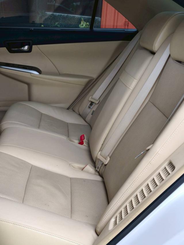 Toyota Camry 2.5 Hybrid Premium 8
