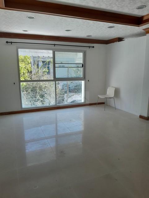 ขายทาวน์เฮ้าส์ 3 ชั้น 2 คูหา 52 ตรว. 700 ตรม. ทำเลทอง พระราม 9 ซอย 11 เข้าออกสะดวก เข้าซอยไม่ลึก 8