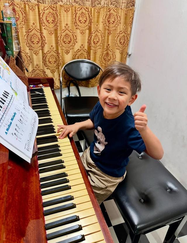 รับสอนเปียโน ที่ Fin Music School 9