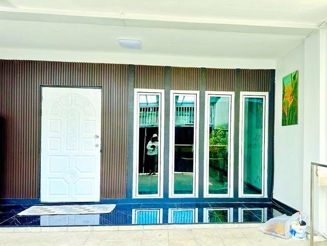 เอ็มควอเทียร์ 1 กม. 200 ตร.ม. 17 ตร.ว. ใกล้ BTS ทองหล่อ 700 ม. ทาวน์โฮม 3 ชั้น 3 นอน 4 น้ำ 8