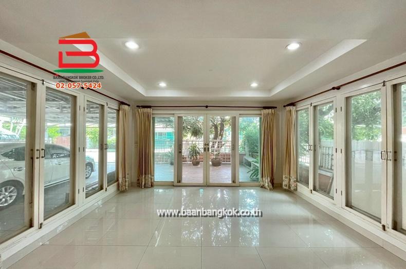 บ้านเดี่ยว หมู่บ้าน ลัลลี่วิลล์ (ซอยลำลูกกา 43) เนื้อที่ 61.1 ตรว. ถนนลำลูกกา ตำบลลาดสวาย อำเภอลำลูกกา จังหวัดปทุมธานี 3