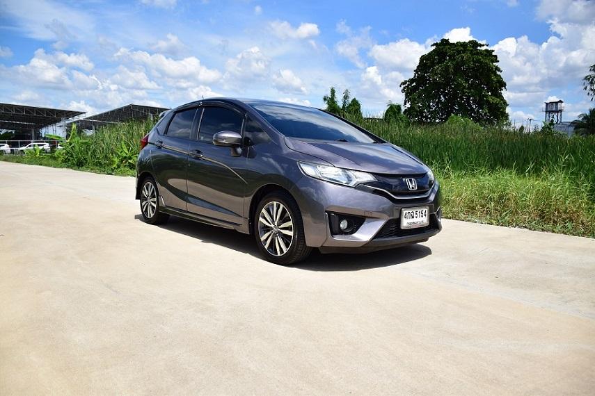 ขับสนุกวัยรุ่นชอบ / ฟรีดาวน์ HONDA JAZZ 1.5SV โฉมGK สีเทากัล /ออโต้ จอทัสกรีน เบาะหนังแท้ ครูสคอลโทล พุตสต๊าท /ประหยัดน้ำมัน /กล้องหลัง โทร0957401220