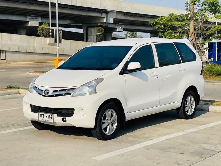 TOYOTA AVANZA 1.5  เกียร์ธรรมดา