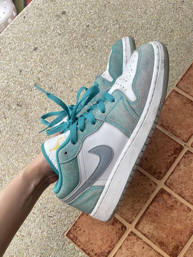 ปล่อยต่อ Nike jordan สีเขียวน้ำทะเล 1