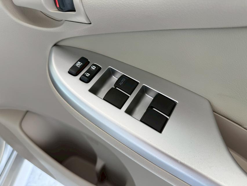 2013 TOYOTA ALTIS 1.8E 11