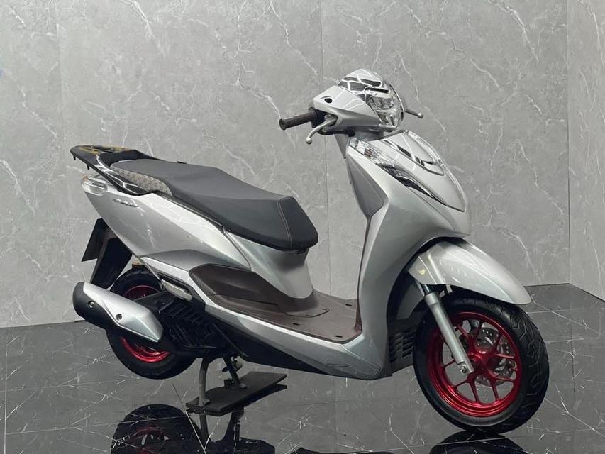 ฮอนด้าหลีด 125 ปี 2023 ระบบ 4 วาล์ว สีเทาเวียดนาม ตัดล้อแดง รถสวย แต่งคลีนๆ โช๊คโอลิน เอกสารครบ เล่มพร้อมโอน 6