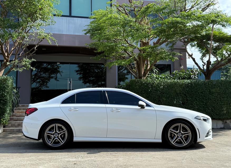2023 BENZ A200 AMG DYNAMIC รถสภาพป้ายแดง วิ่งน้อยเพียง 24,000 กม รถเข้าศูนย์ทุกระยะ ไม่เคยมีอุบัติเหตุครับ