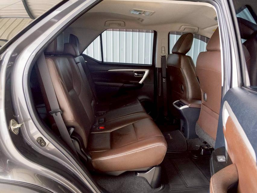 Toyota Fortuner 2.4V 2WD  ปี จด 2017 16