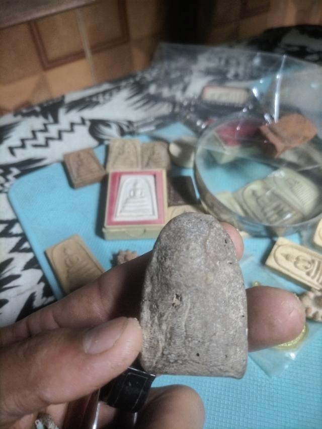 พระกรุนาดูน ปรกคู่พิมพ์กลาง เนื้อหินมะขามเปรียกรายละเอียดพระกรุนาดูน ปรกคู่ พิมพ์กลาง เนื้อหินมะขามเปรียก ยุคทวารวดี อายุ1,300 ปี รูปย่อยที่ 2