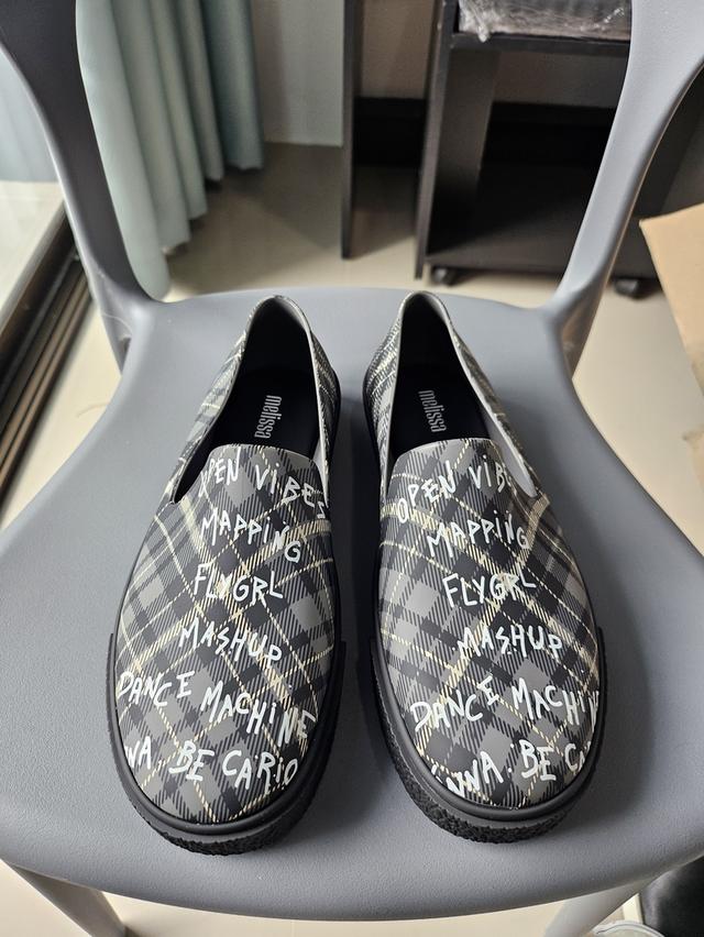Slip on ของ ยี่ห้อ Melissa