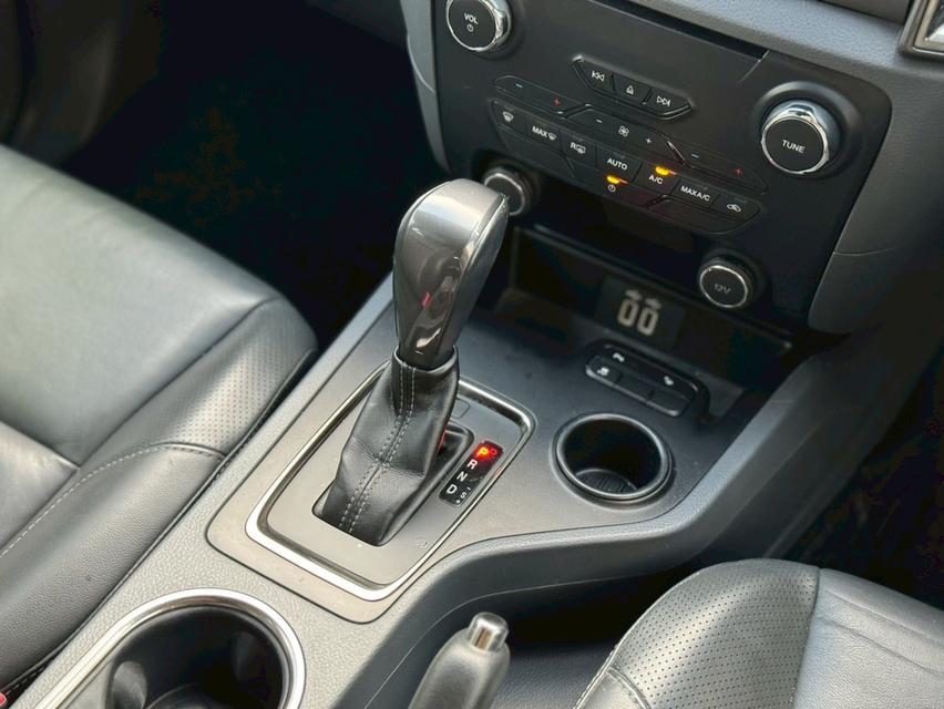 FORD EVEREST Wagon 4dr Titanium 7st Auto 6sp 2WD 2.2 DCT Y17สีขาว เกียร์ออโต้ 18