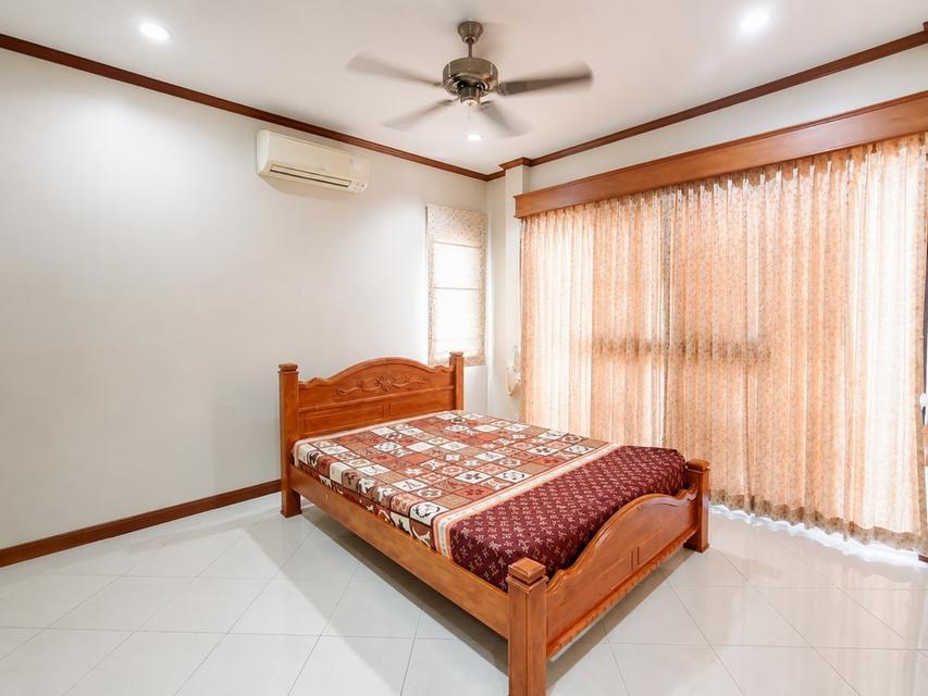 บ้านขายและให้เช่า หมู่บ้านสิริศา 9 พัทยาใต้ ทำเลพัทยาใต้ ใกล้ถนนสุขุมวิท | เฟอร์นิเจอร์ครบ | ตกแต่งใหม่ บ้าน 2 ชั้น บนที่ดินขนาด 58 ตารางวา ทำเลดี 6