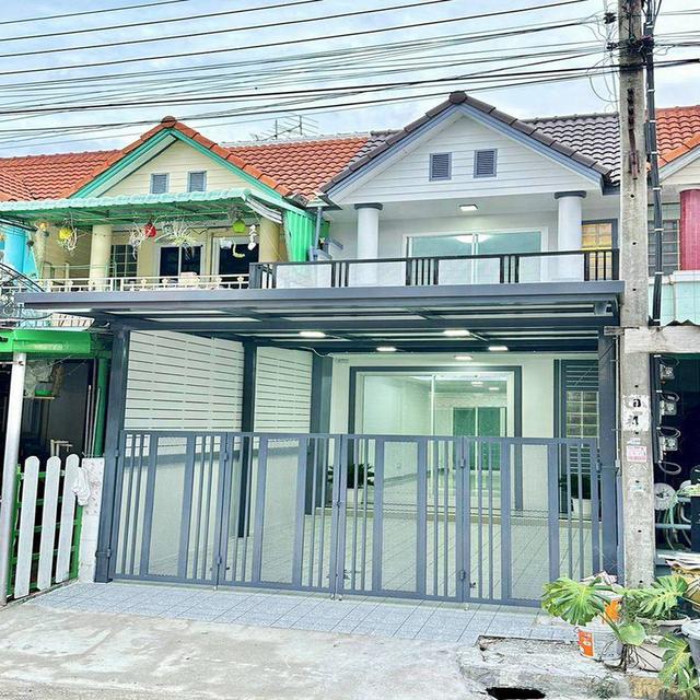 ขายทาวน์เฮ้าส์เนื้อที่ 16 ตร.ว หมู่บ้านบัวทอง4 ถนนบ้านกล้วย-ไทรน้อย ใกล้MRT บางใหญ่  รีโนเวทใหม่ จัดกู้ฟรี 16