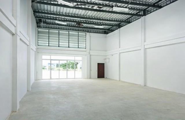 โรงงานพร้อมโกดัง และออฟฟิศ ใกล้วัดใหญ่ 400 ม. 280 ตร.ม. ร้บน้ำหนักได้มาก 3ตัน ไฟ3เฟส วงแหวนอุตสาหกรรม สุขสวัสดิ์ ตลาดชุม 6