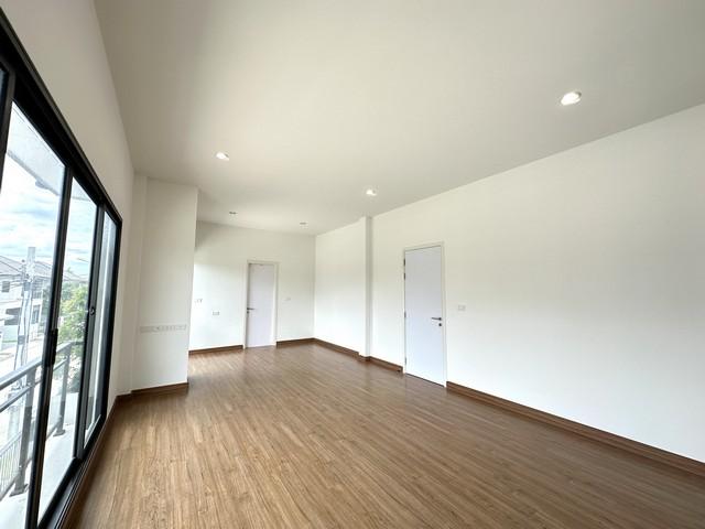 ขายบ้านเดี่ยว 2 ชั้น โครงการชีวารมย์ นครอินทร์ ที่ดิน 94.5 ตรว. บ้านเดี่ยว 2 ชั้น ที่ดิน 94.5 ตารางวา แบบบ้าน Sierra ห้องโถง Double Volume พื้นที่ใช้ส 6