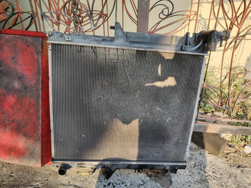 หม้อน้ำรถยนต์ Pajero ปี 2012 มือสองสภาพดีไม่รั่ว