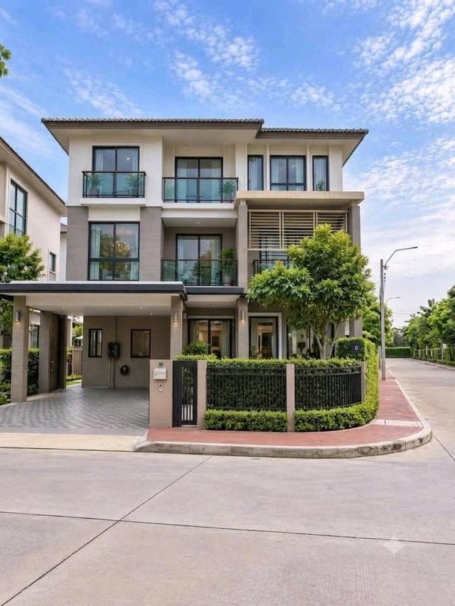 บ้านเดี่ยว 3 ชั้น หลังใหญ่ โครงการภัสสร สรงประภา-ดอนเมือง 5ห้องนอน 7ห้องน้ำ แปลงมุม เพียง15.8MB 1