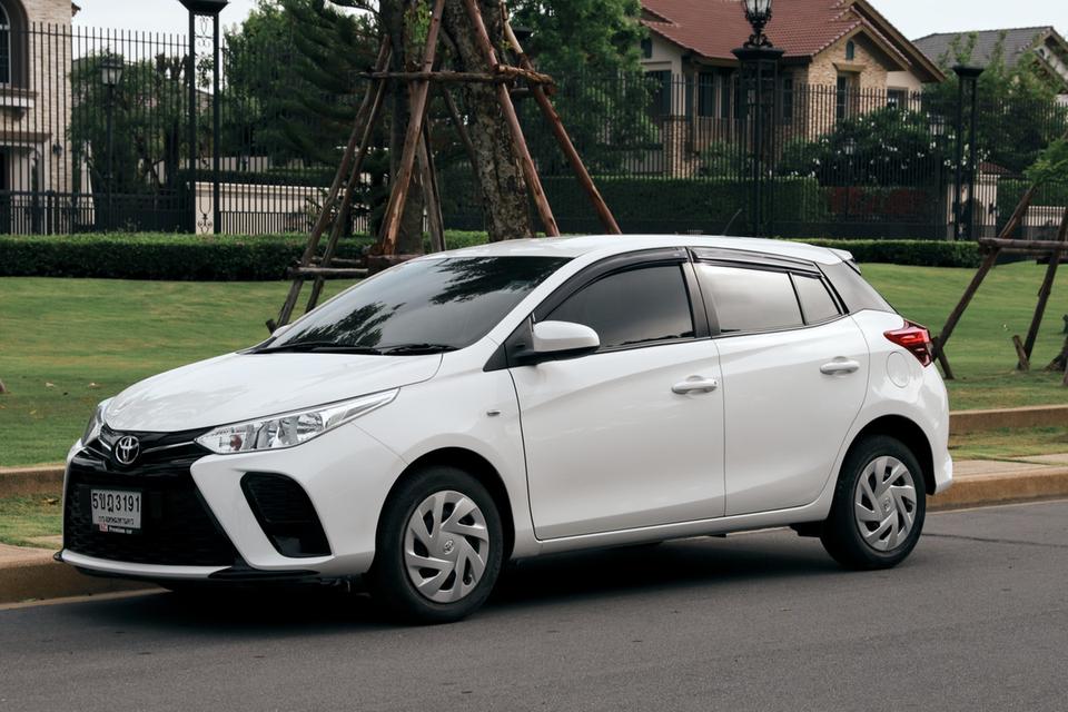 TOYOTA YARIS 1.2 Entry   A/T สี  ขาว ปี 2022   2