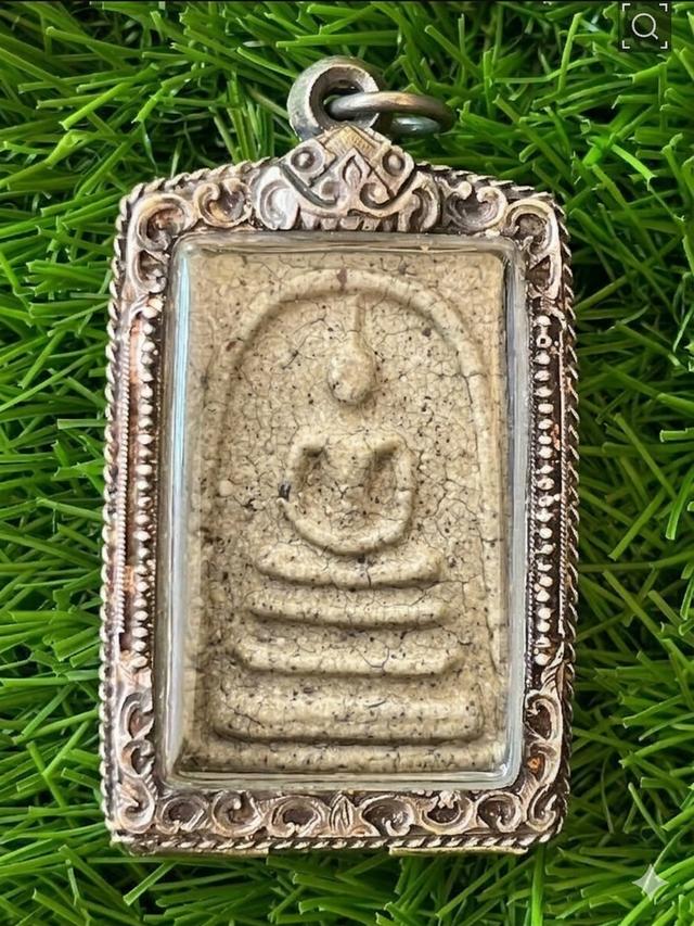 พระสมเด็จ พิมใหญ่วัดระฆัง ยุคปลายสมเด็จโต (วังหน้า ลงรักปิดทองโบราณ) พะแท้มีรายละเอียดการตรวจสอบนิติวิทยาศาสตร ชั้นแคลไซร์หนาที่งอกออกมาที่องค์พ