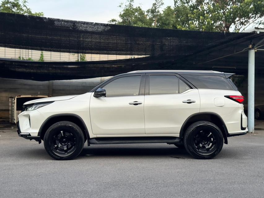 TOYOTA FORTUNER Wagon 4dr Legender 7st Auto 6spRWD 2.8DCT 4WD Y2021 สีขาว ออโต้  7