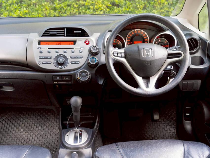 Honda jazz 1.5SV ปี 2012 Sาคา : 289,000 บ. วิ่งน้อย 8 หมื่น km.   ฟรีดาวน์  18