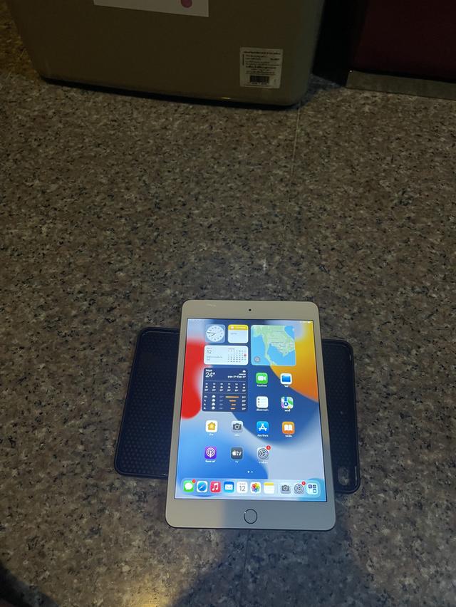 ขายiPadMini4สีGold16กิ๊กWifi Celluerใส่ซิมได้ไร้รอยตกถูกมากกก