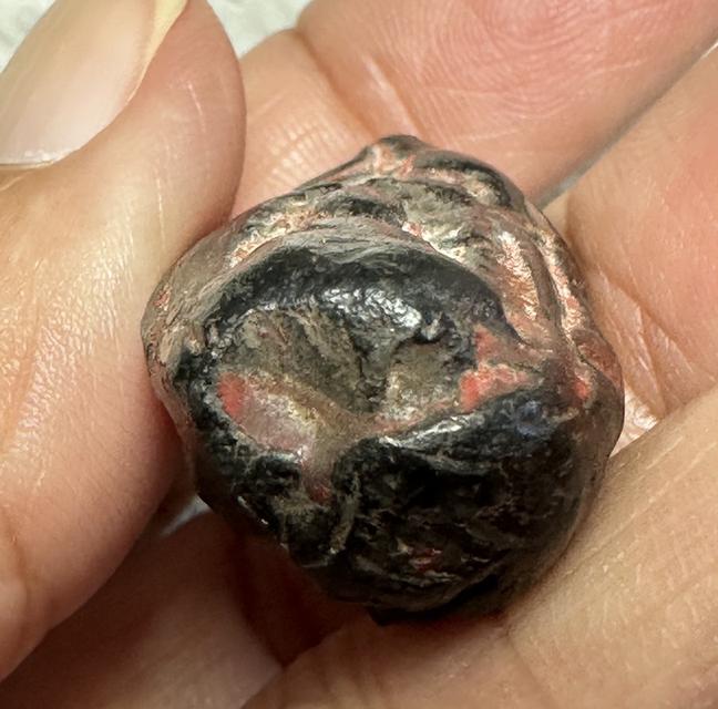 พระกริ่งคลองตะเคียน ด้านหลังกระเทาะเดิม ลงรักร่องชาด มีกริ่ง