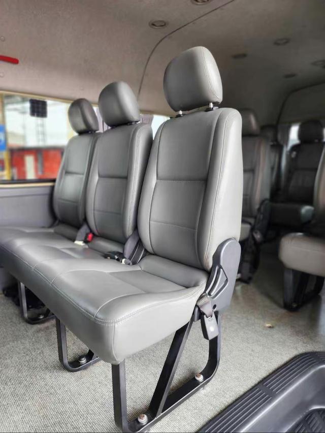 TOYOTA COMMUTER 3.0 AT DIESEL 2018 13