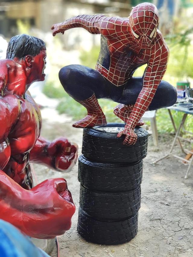 หุ่นฮีโร่สไปเดอร์แมน หุ่นสไปเดอร์แมนไฟเบอร์กลาส ท่านั่ง มือหนึ่ง ขนาดใหญ่ 3