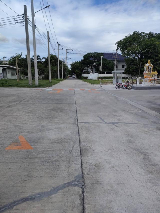 ที่ดินเปล่าถมแล้วให้เช่าในถนนนวลจันทร์ กรุงเทพมหานคร