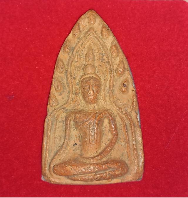 พระขุนแผน รุ่นสมภารมี วัดป่าเลไลยก์วรวิหาร จังหวัดสุพรรณบุรี สร้างขึ้นในปี พ.ศ. 2551 เนื้อดินเผา พระกล่องเดิมๆ รูปย่อยที่ 2