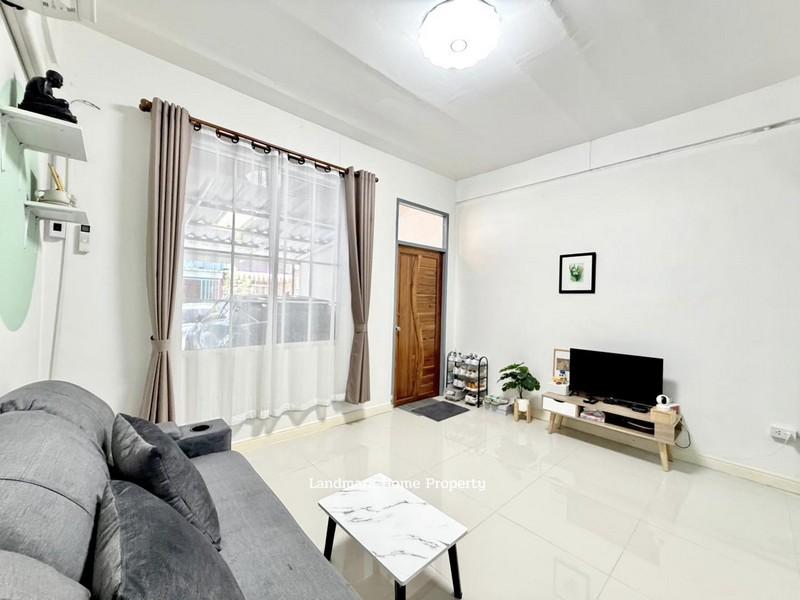 LM25-0168 ขายทาวน์เฮ้าส์ 2 ชั้น อยู่เจริญ 4 ลำลูกกาคลอง 4 บ้านสไตล์มินิมอล พร้อมอยู่ เนื้อที่ 17 ตรว 2นอน 2น้ำ 3