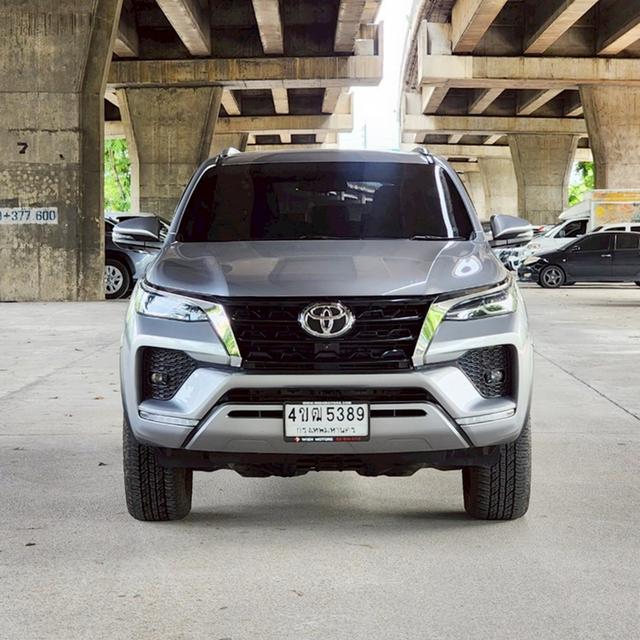 Toyota Fortuner 2.4 V 2WD AT ปี 2023 รถสวยมือเดียว รุ่นท๊อปขับ2