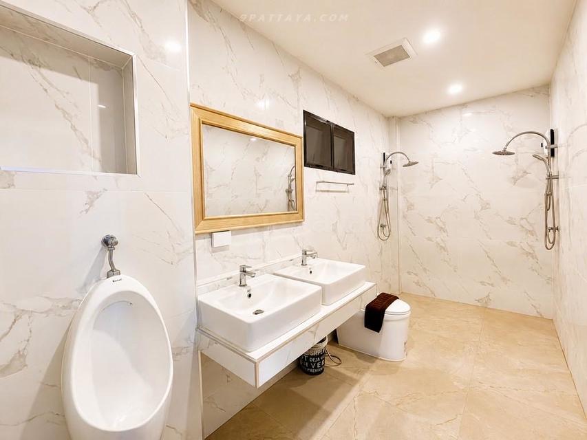 For Sale — Large Pool Villa Compound, Huai Yai PattayaSpacious pool villa compound for sale in Huai Yai, Pattaya, three houses on a land plot. 10
