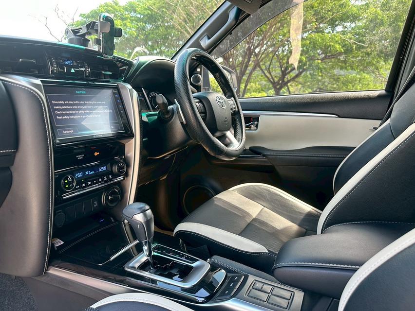 Toyota Fortuner Legenger 2.8 4wd ปี23 รูปที่ 12