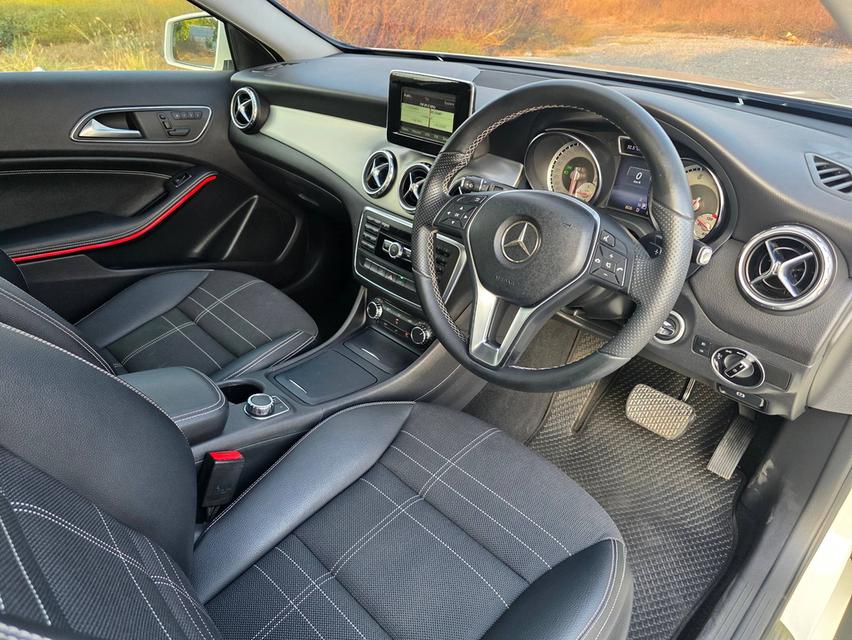 รหัสรถ NC9393 BENZ GLA200 Urban (W156) 2015 12