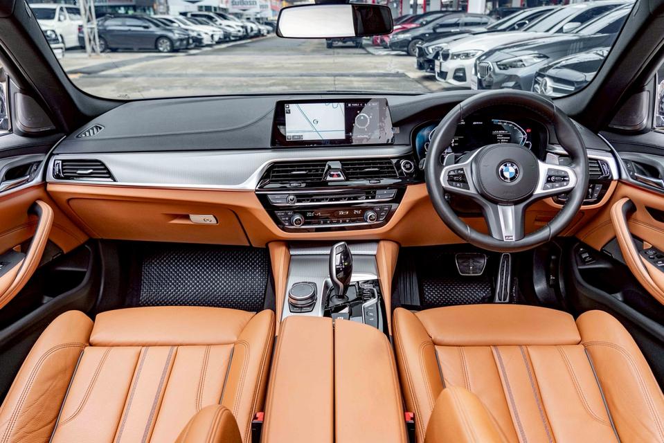 รหัสรถ NP3696 รุ่นรถ : BMW 530e M SPORTปีรถ : 2020 11