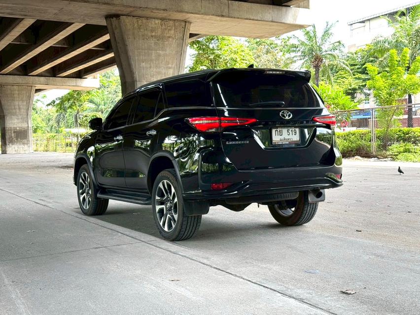 ขายรถ Toyota Fortuner Legender 2.4 2WD ปี 2022 สีดำ เกียร์ออโต้ 6