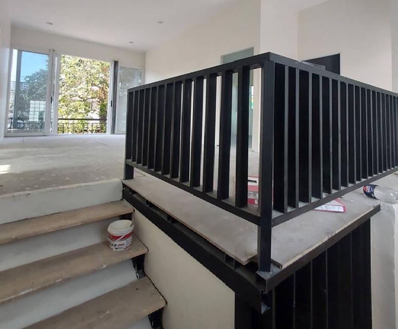 ให้เช่าบ้านเดี่ยว / โฮมออฟฟิศ 2 ชั้น / Renovate ใหม่ / กำลังจะเสร็จ / ทำเลซอย ปรีดีพนมยงค์ 26 เขตวัฒนา ใกล้เอ็มควอเทียร์ 3