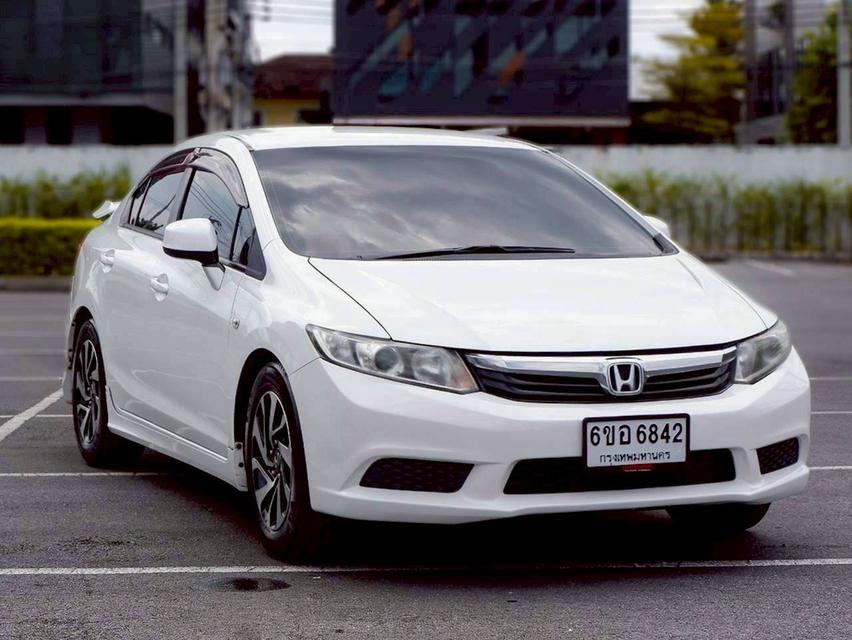 รหัสรถ QT6842 Honda Civic FB 1.8 S เกียร์ Auto สีขาว ปี2013