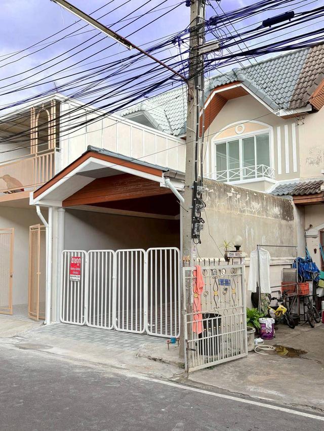 หมู่บ้านร่มเงาไม้  ถนนวัดลาดปลาดุกทาวน์เฮ้าส์ 2 ชั้น  ตกแต่งใหม่พร้อมอยู่  โทนสีอบอุ่น คลาสสิค แบบมีคลาส 1